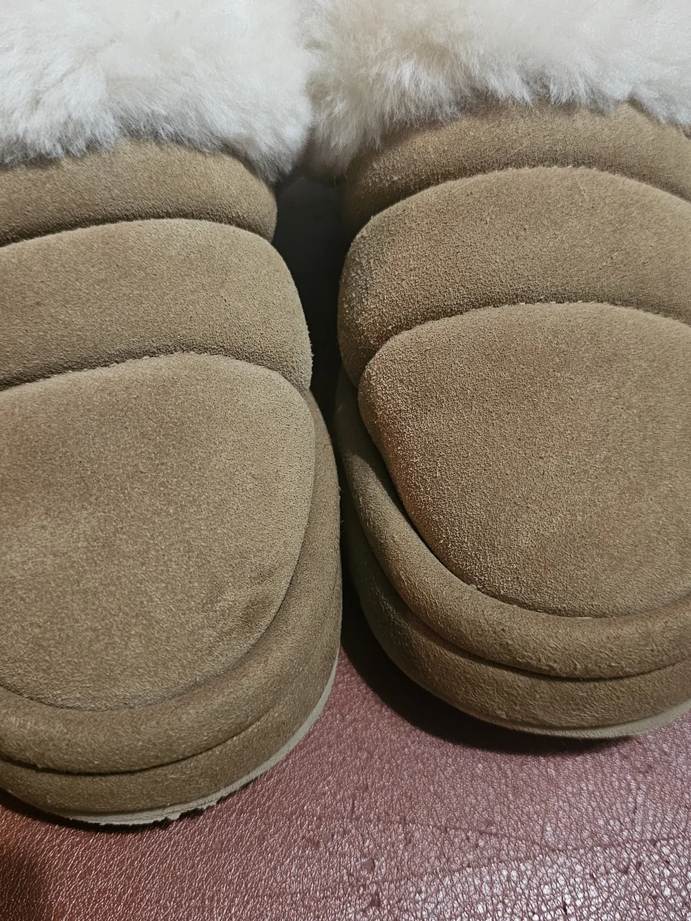 UGG Tazzlita platform slippers in chestnut suede feature a plush Size 4 Youth